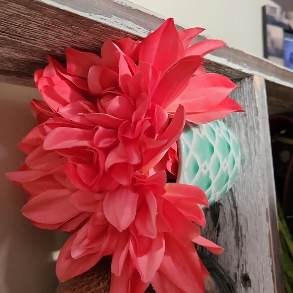 Decorative vase with flowers - Picture 2 of 3